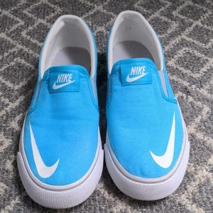Nike turquoise/white slip on